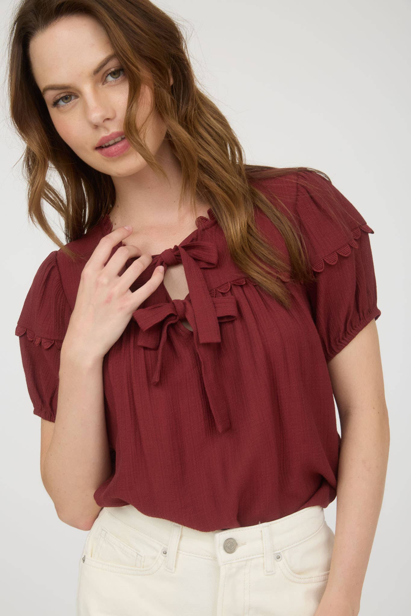 SCALLOP TRIM PUFF SLEEVE TOP