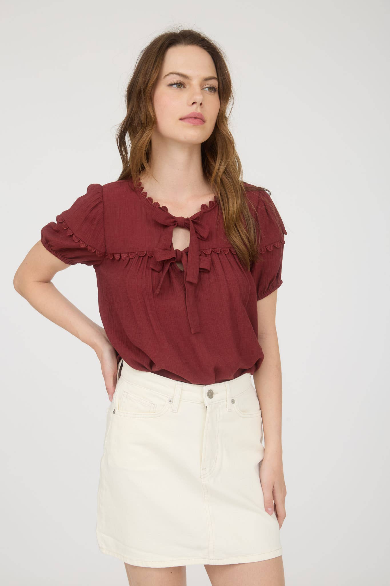 SCALLOP TRIM PUFF SLEEVE TOP