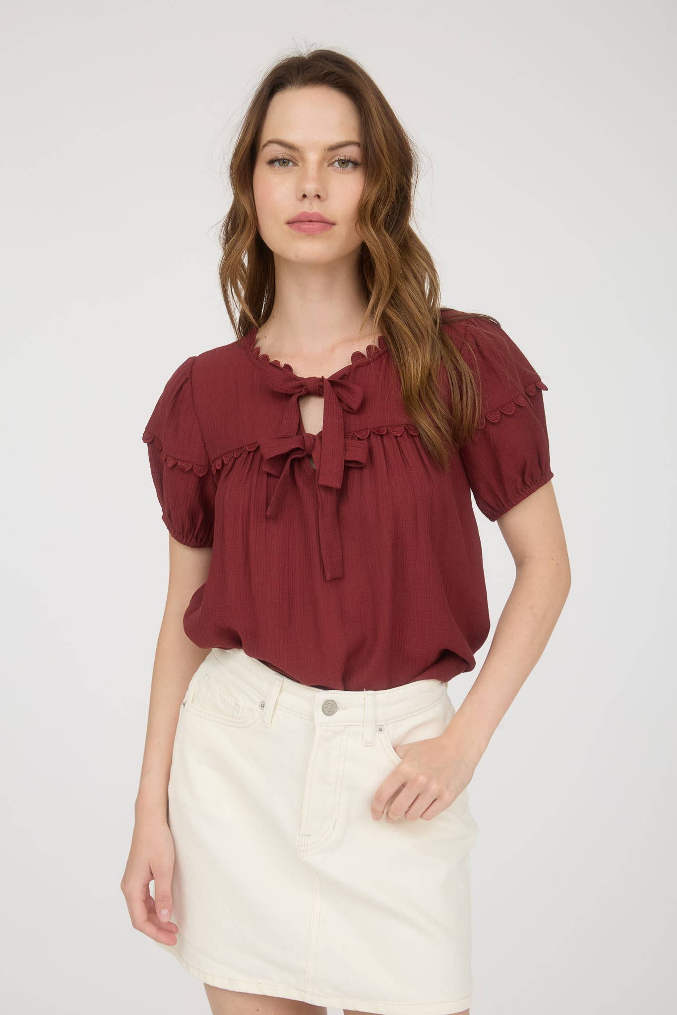 SCALLOP TRIM PUFF SLEEVE TOP