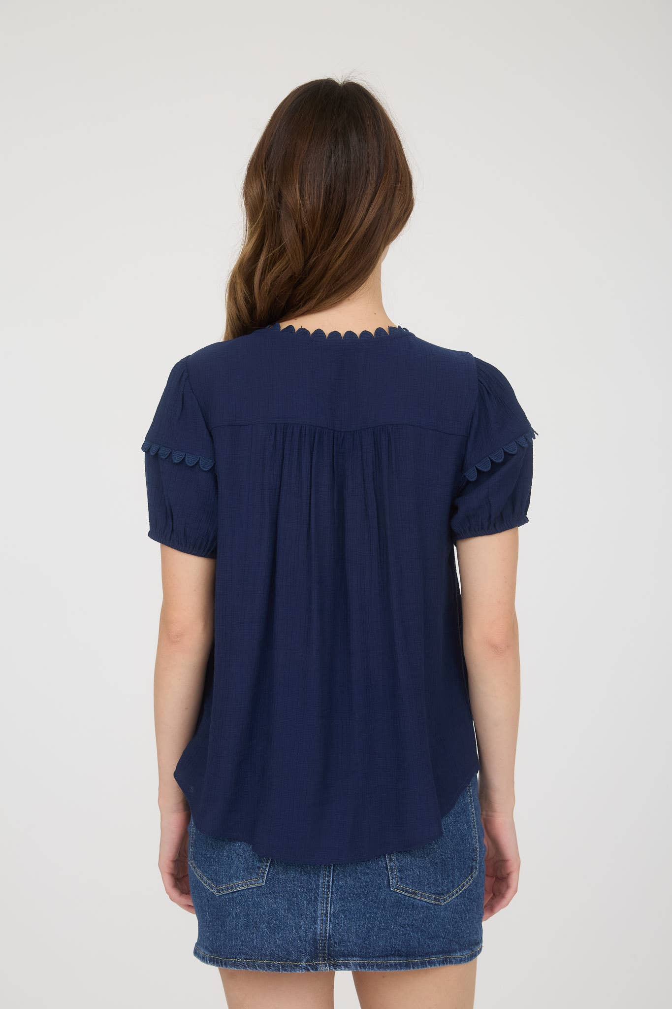 SCALLOP TRIM PUFF SLEEVE TOP