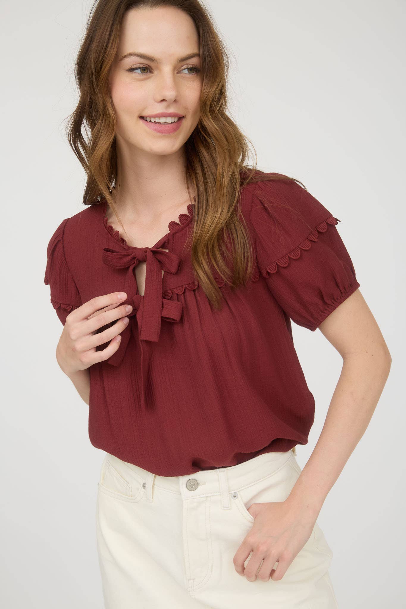 SCALLOP TRIM PUFF SLEEVE TOP