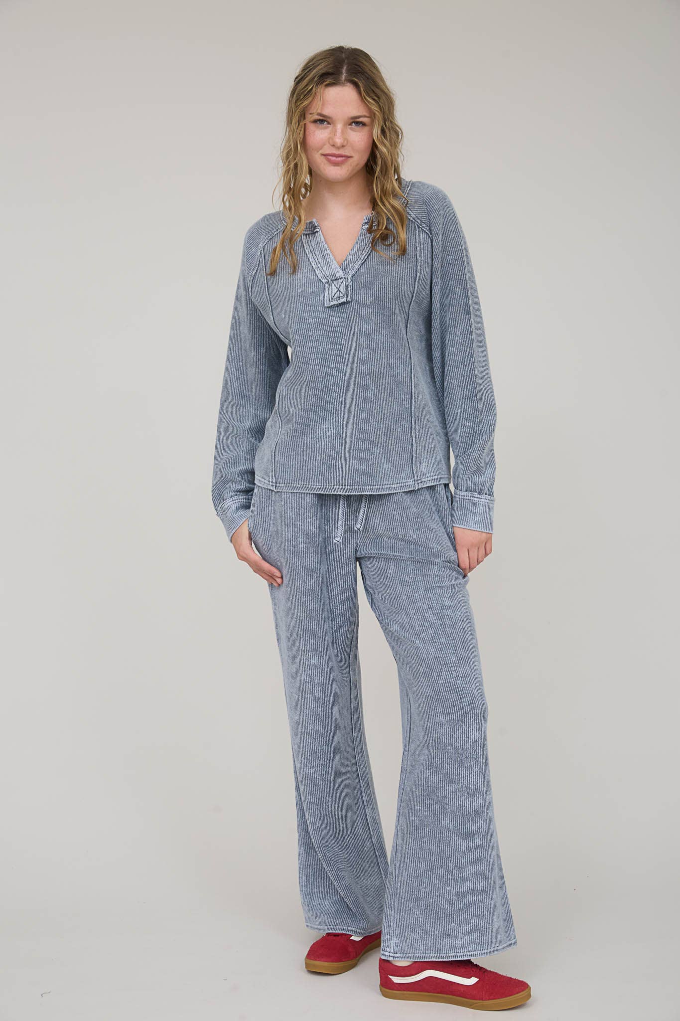 WASHED RIBBED SPLIT NECK LONG SLEEVE KNIT TOP